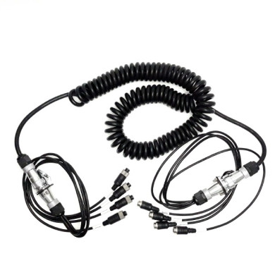 Flexibele vierpolige adapter voor aansluiting van camera’s op een aanhanger of oplegger man / vrouwelijk